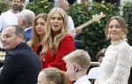 Dokkum 27 april 2026
Koningsdag is dit jaar in Dokkum . Namens de koninklijke familie zijn aanwezig : Koning Willem Alexander Koningin Maxima Prinses Amalia Prinses Alexia Prinses Ariane Prins Constantijn Prinses Laurentien Prins Maurits Prinses Marilene Prins Bernhard Prins Floris Prinses Aimee Prins Pieter Christiaan en Prinses Anita .