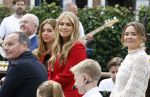 Dokkum 27 april 2026
Koningsdag is dit jaar in Dokkum . Namens de koninklijke familie zijn aanwezig : Koning Willem Alexander Koningin Maxima Prinses Amalia Prinses Alexia Prinses Ariane Prins Constantijn Prinses Laurentien Prins Maurits Prinses Marilene Prins Bernhard Prins Floris Prinses Aimee Prins Pieter Christiaan en Prinses Anita .