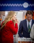 Dokkum 27 april 2026
Koningsdag is dit jaar in Dokkum . Namens de koninklijke familie zijn aanwezig : Koning Willem Alexander Koningin Maxima Prinses Amalia Prinses Alexia Prinses Ariane Prins Constantijn Prinses Laurentien Prins Maurits Prinses Marilene Prins Bernhard Prins Floris Prinses Aimee Prins Pieter Christiaan en Prinses Anita .