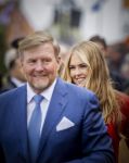 Dokkum 27 april 2026
Koningsdag is dit jaar in Dokkum . Namens de koninklijke familie zijn aanwezig : Koning Willem Alexander Koningin Maxima Prinses Amalia Prinses Alexia Prinses Ariane Prins Constantijn Prinses Laurentien Prins Maurits Prinses Marilene Prins Bernhard Prins Floris Prinses Aimee Prins Pieter Christiaan en Prinses Anita .