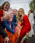Dokkum 27 april 2026
Koningsdag is dit jaar in Dokkum . Namens de koninklijke familie zijn aanwezig : Koning Willem Alexander Koningin Maxima Prinses Amalia Prinses Alexia Prinses Ariane Prins Constantijn Prinses Laurentien Prins Maurits Prinses Marilene Prins Bernhard Prins Floris Prinses Aimee Prins Pieter Christiaan en Prinses Anita .