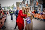 Dokkum 27 april 2026
Koningsdag is dit jaar in Dokkum . Namens de koninklijke familie zijn aanwezig : Koning Willem Alexander Koningin Maxima Prinses Amalia Prinses Alexia Prinses Ariane Prins Constantijn Prinses Laurentien Prins Maurits Prinses Marilene Prins Bernhard Prins Floris Prinses Aimee Prins Pieter Christiaan en Prinses Anita .