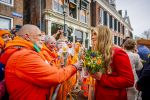 Dokkum 27 april 2026
Koningsdag is dit jaar in Dokkum . Namens de koninklijke familie zijn aanwezig : Koning Willem Alexander Koningin Maxima Prinses Amalia Prinses Alexia Prinses Ariane Prins Constantijn Prinses Laurentien Prins Maurits Prinses Marilene Prins Bernhard Prins Floris Prinses Aimee Prins Pieter Christiaan en Prinses Anita .