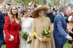 Dokkum 27 april 2026
Koningsdag is dit jaar in Dokkum . Namens de koninklijke familie zijn aanwezig : Koning Willem Alexander Koningin Maxima Prinses Amalia Prinses Alexia Prinses Ariane Prins Constantijn Prinses Laurentien Prins Maurits Prinses Marilene Prins Bernhard Prins Floris Prinses Aimee Prins Pieter Christiaan en Prinses Anita .