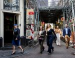 AMSTERDAM 16 en 17 april 2026
Prinses Amalia brengt op uitnodiging van burgemeester Halsema een bezoek aan Amsterdam.Bezoek aan het nachtleven Bar San Francisco en  Club Nachbar  De Prinses maakt tijdens het tweedaagse bezoek nader kennis met diverse sectoren en wordt bijgepraat over actuele onderwerpen als wetenschap, sport, cultuur, wonen en sociale verbondenheid. Ook loopt ze een avond met de politie van Amsterdam mee.