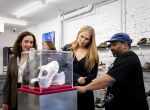 AMSTERDAM 16 en 17 april 2026
Prinses Amalia brengt op uitnodiging van burgemeester Halsema een bezoek aan Amsterdam.Bezoek aan het nachtleven Bar San Francisco en  Club Nachbar  De Prinses maakt tijdens het tweedaagse bezoek nader kennis met diverse sectoren en wordt bijgepraat over actuele onderwerpen als wetenschap, sport, cultuur, wonen en sociale verbondenheid. Ook loopt ze een avond met de politie van Amsterdam mee.