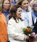 Dokkum 27 april 2026
Koningsdag is dit jaar in Dokkum . Namens de koninklijke familie zijn aanwezig : Koning Willem Alexander Koningin Maxima Prinses Amalia Prinses Alexia Prinses Ariane Prins Constantijn Prinses Laurentien Prins Maurits Prinses Marilene Prins Bernhard Prins Floris Prinses Aimee Prins Pieter Christiaan en Prinses Anita .