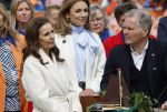 Dokkum 27 april 2026
Koningsdag is dit jaar in Dokkum . Namens de koninklijke familie zijn aanwezig : Koning Willem Alexander Koningin Maxima Prinses Amalia Prinses Alexia Prinses Ariane Prins Constantijn Prinses Laurentien Prins Maurits Prinses Marilene Prins Bernhard Prins Floris Prinses Aimee Prins Pieter Christiaan en Prinses Anita .