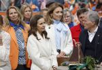 Dokkum 27 april 2026
Koningsdag is dit jaar in Dokkum . Namens de koninklijke familie zijn aanwezig : Koning Willem Alexander Koningin Maxima Prinses Amalia Prinses Alexia Prinses Ariane Prins Constantijn Prinses Laurentien Prins Maurits Prinses Marilene Prins Bernhard Prins Floris Prinses Aimee Prins Pieter Christiaan en Prinses Anita .