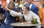 Dokkum 27 april 2026
Koningsdag is dit jaar in Dokkum . Namens de koninklijke familie zijn aanwezig : Koning Willem Alexander Koningin Maxima Prinses Amalia Prinses Alexia Prinses Ariane Prins Constantijn Prinses Laurentien Prins Maurits Prinses Marilene Prins Bernhard Prins Floris Prinses Aimee Prins Pieter Christiaan en Prinses Anita .