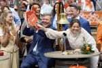 Dokkum 27 april 2026
Koningsdag is dit jaar in Dokkum . Namens de koninklijke familie zijn aanwezig : Koning Willem Alexander Koningin Maxima Prinses Amalia Prinses Alexia Prinses Ariane Prins Constantijn Prinses Laurentien Prins Maurits Prinses Marilene Prins Bernhard Prins Floris Prinses Aimee Prins Pieter Christiaan en Prinses Anita .