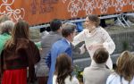 Dokkum 27 april 2026
Koningsdag is dit jaar in Dokkum . Namens de koninklijke familie zijn aanwezig : Koning Willem Alexander Koningin Maxima Prinses Amalia Prinses Alexia Prinses Ariane Prins Constantijn Prinses Laurentien Prins Maurits Prinses Marilene Prins Bernhard Prins Floris Prinses Aimee Prins Pieter Christiaan en Prinses Anita .