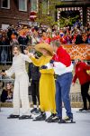 Dokkum 27 april 2026
Koningsdag is dit jaar in Dokkum . Namens de koninklijke familie zijn aanwezig : Koning Willem Alexander Koningin Maxima Prinses Amalia Prinses Alexia Prinses Ariane Prins Constantijn Prinses Laurentien Prins Maurits Prinses Marilene Prins Bernhard Prins Floris Prinses Aimee Prins Pieter Christiaan en Prinses Anita .