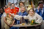 Dokkum 27 april 2026
Koningsdag is dit jaar in Dokkum . Namens de koninklijke familie zijn aanwezig : Koning Willem Alexander Koningin Maxima Prinses Amalia Prinses Alexia Prinses Ariane Prins Constantijn Prinses Laurentien Prins Maurits Prinses Marilene Prins Bernhard Prins Floris Prinses Aimee Prins Pieter Christiaan en Prinses Anita .