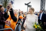 Dokkum 27 april 2026
Koningsdag is dit jaar in Dokkum . Namens de koninklijke familie zijn aanwezig : Koning Willem Alexander Koningin Maxima Prinses Amalia Prinses Alexia Prinses Ariane Prins Constantijn Prinses Laurentien Prins Maurits Prinses Marilene Prins Bernhard Prins Floris Prinses Aimee Prins Pieter Christiaan en Prinses Anita .