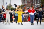 Dokkum 27 april 2026
Koningsdag is dit jaar in Dokkum . Namens de koninklijke familie zijn aanwezig : Koning Willem Alexander Koningin Maxima Prinses Amalia Prinses Alexia Prinses Ariane Prins Constantijn Prinses Laurentien Prins Maurits Prinses Marilene Prins Bernhard Prins Floris Prinses Aimee Prins Pieter Christiaan en Prinses Anita .