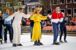 Dokkum 27 april 2026
Koningsdag is dit jaar in Dokkum . Namens de koninklijke familie zijn aanwezig : Koning Willem Alexander Koningin Maxima Prinses Amalia Prinses Alexia Prinses Ariane Prins Constantijn Prinses Laurentien Prins Maurits Prinses Marilene Prins Bernhard Prins Floris Prinses Aimee Prins Pieter Christiaan en Prinses Anita .