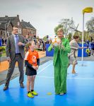Dokkum 27 april 2026
Koningsdag is dit jaar in Dokkum . Namens de koninklijke familie zijn aanwezig : Koning Willem Alexander Koningin Maxima Prinses Amalia Prinses Alexia Prinses Ariane Prins Constantijn Prinses Laurentien Prins Maurits Prinses Marilene Prins Bernhard Prins Floris Prinses Aimee Prins Pieter Christiaan en Prinses Anita .