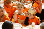 Zeewolde 17 april 2026
Samantha Charrak met zoontje bij koningsspelen met Koning Willem Alexander