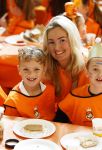 Zeewolde 17 april 2026
Samantha Charrak met zoontje bij koningsspelen met Koning Willem Alexander