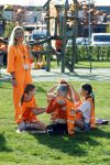 Zeewolde 17 april 2026
Samantha Charrak met zoontje bij koningsspelen met Koning Willem Alexander
