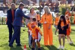 Zeewolde 17 april 2026
Samantha Charrak met zoontje bij koningsspelen met Koning Willem Alexander