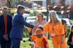 Zeewolde 17 april 2026
Samantha Charrak met zoontje bij koningsspelen met Koning Willem Alexander