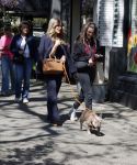 Amsterdam 21 april 2026
Stephanie Tency met haar hondje op de cornelis schuytstraat