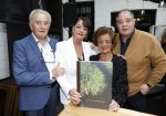 Zwolle 13 april 2026
Boekpresentatie een ode aan Jonnie Boer bij de Librije . Therese Boer en hun kinderen Jimmie Boer en Isabelle Boer waren natuurlijk aanwezig . Therese Boer met vader moeder en broer