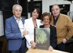 Zwolle 13 april 2026
Boekpresentatie een ode aan Jonnie Boer bij de Librije . Therese Boer en hun kinderen Jimmie Boer en Isabelle Boer waren natuurlijk aanwezig . Therese Boer met vader moeder en broer