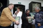 Zwolle 13 april 2026
Boekpresentatie een ode aan Jonnie Boer bij de Librije . Therese Boer en hun kinderen Jimmie Boer en Isabelle Boer waren natuurlijk aanwezig . Therese Boer met broer en zwager