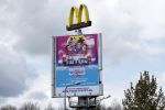 Zaltbommel 20 april 2026
Abri Toppers met Jan Smit Rene Froger Gerard Joling en Jeroen v d Boom bij de A2 in Zaltbommel