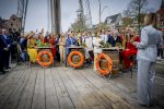 Dokkum 27 april 2026
Koningsdag is dit jaar in Dokkum . Namens de koninklijke familie zijn aanwezig : Koning Willem Alexander Koningin Maxima Prinses Amalia Prinses Alexia Prinses Ariane Prins Constantijn Prinses Laurentien Prins Maurits Prinses Marilene Prins Bernhard Prins Floris Prinses Aimee Prins Pieter Christiaan en Prinses Anita . Welmoed Sijtsma speelt quiz met koninklijke familie