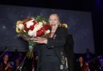 Zaandam 24 april 2026
Willeke v Ammelrooy heeft een koninklijke ondersceiding (linte) gekregen . Rene Mioch organiseert een fotomoment in het Zaantheater . Marco Bakker was er natuurlijk ook bij .
