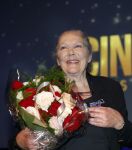 Zaandam 24 april 2026
Willeke v Ammelrooy heeft een koninklijke ondersceiding (linte) gekregen . Rene Mioch organiseert een fotomoment in het Zaantheater . Marco Bakker was er natuurlijk ook bij .