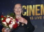 Zaandam 24 april 2026
Willeke v Ammelrooy heeft een koninklijke ondersceiding (linte) gekregen . Rene Mioch organiseert een fotomoment in het Zaantheater . Marco Bakker was er natuurlijk ook bij .