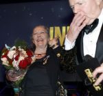Zaandam 24 april 2026
Willeke v Ammelrooy heeft een koninklijke ondersceiding (linte) gekregen . Rene Mioch organiseert een fotomoment in het Zaantheater . Marco Bakker was er natuurlijk ook bij .