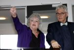Zaandam 24 april 2026
Willeke v Ammelrooy heeft een koninklijke ondersceiding (linte) gekregen . Rene Mioch organiseert een fotomoment in het Zaantheater . Marco Bakker was er natuurlijk ook bij . Zus Willeke v Ammelrooy
