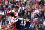 16 mei 1999
PSV-AZ 7-1
Abel  Xavier in duel met Peter Wijker