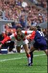 16 mei 1999
PSV-AZ 7-1
Dennis Rommedahl in duel met Max Huiberts
Overtreding