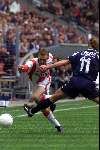 16 mei 1999
Dennis Rommedahl in duel met Max Huiberts
PSV-AZ 7-1