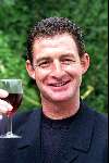 24 mei 1999
Ernie Brandts met een glas wijn in de hand