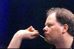 16 Mei 1999
Raymond v  Barneveld in zijn finalepartij
Darten