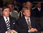 Den Haag 15 mei 2000
Opening sportevenement waaraan 2400 leerlingen vanuit het speciale onderwijs deelnemen.
Opening door Prins Willem Alexander
Hier op de foto met Ed Nijpels