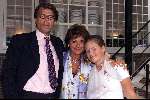 Naarden 28 mei 2000
Brunch bij het Arsenaal.
Emile Ratelband met Christine Kroonenberg en zijn dochtertje