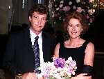 Naarden 27 mei 2000
John de Mol Jr en zijn vriendin bij afscheidsreceptie Joop vd Ende