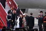 Amsterdam 23 mei 2000
De keizer en Keizerin van Japan bezoeken Nederland.
Koningin Beatrix en Prins Claus ontvangen hen op Schiphol.
