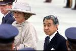 Amsterdam 23 mei 2000
De keizer en Keizerin van Japan bezoeken Nederland.
Koningin Beatrix en Prins Claus ontvangen hen op Schiphol.