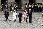 Amsterdam 23 mei 2000
De keizer en Keizerin van Japan bezoeken Nederland.
Koningin Beatrix   op de dam bij kranslegging.
Selto Patijn, keizer Japan en vrouw, Koningin Beatrix en Wim Kok