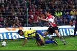 Eindhoven, 20 april 2001
PSV-RKC, eindstand 3-1
Arnold Bruggink in duel met David Nascimento